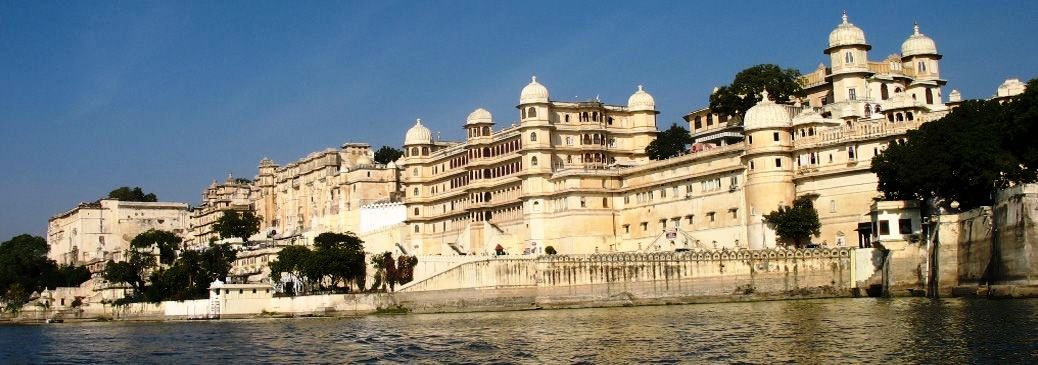 Udaipur lake palace et city palace voyage en inde couleur du rajasthan